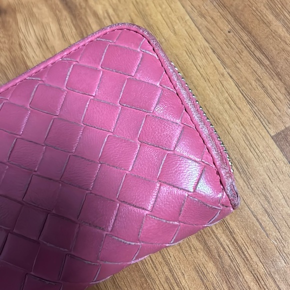Authentic Bottega Veneta Intrecciato Leather Zip Around Wallet - Picture 14 of 16